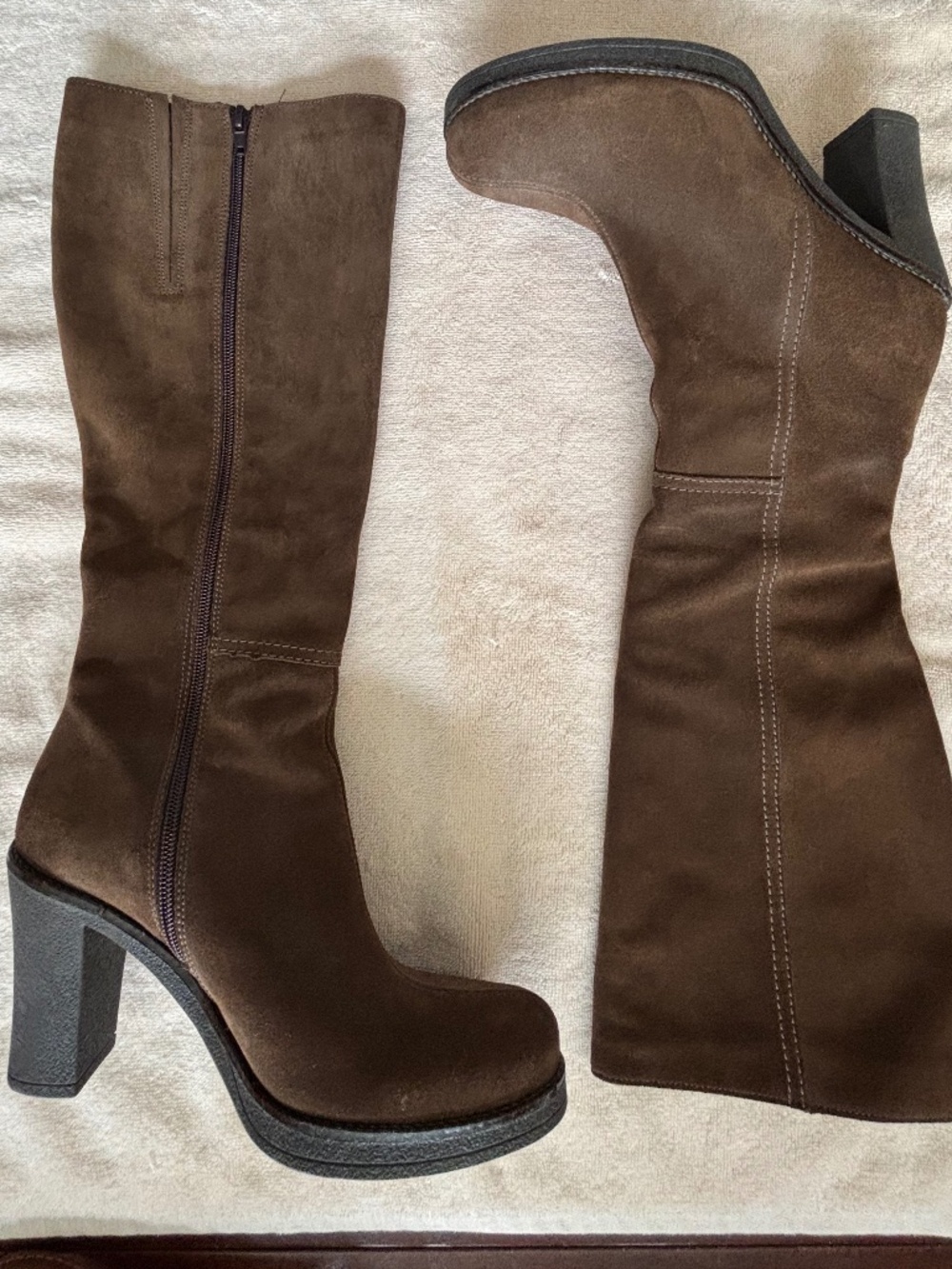 La Canadienne tall brown suede boots size 8.5M Like New!